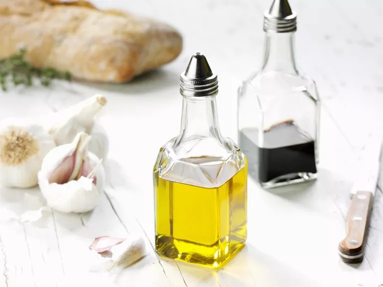 olive-oil-with-balsamic-vinegar-garlic-and-ciabatta